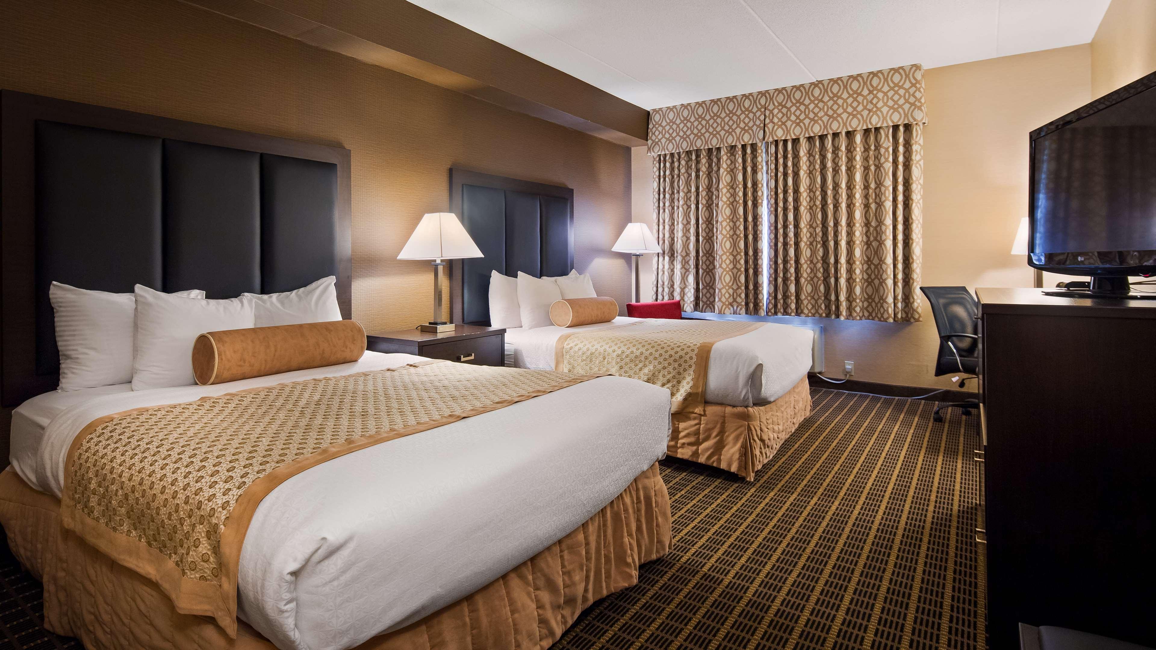 Best Western Plus Burlington Inn & Suites Экстерьер фото