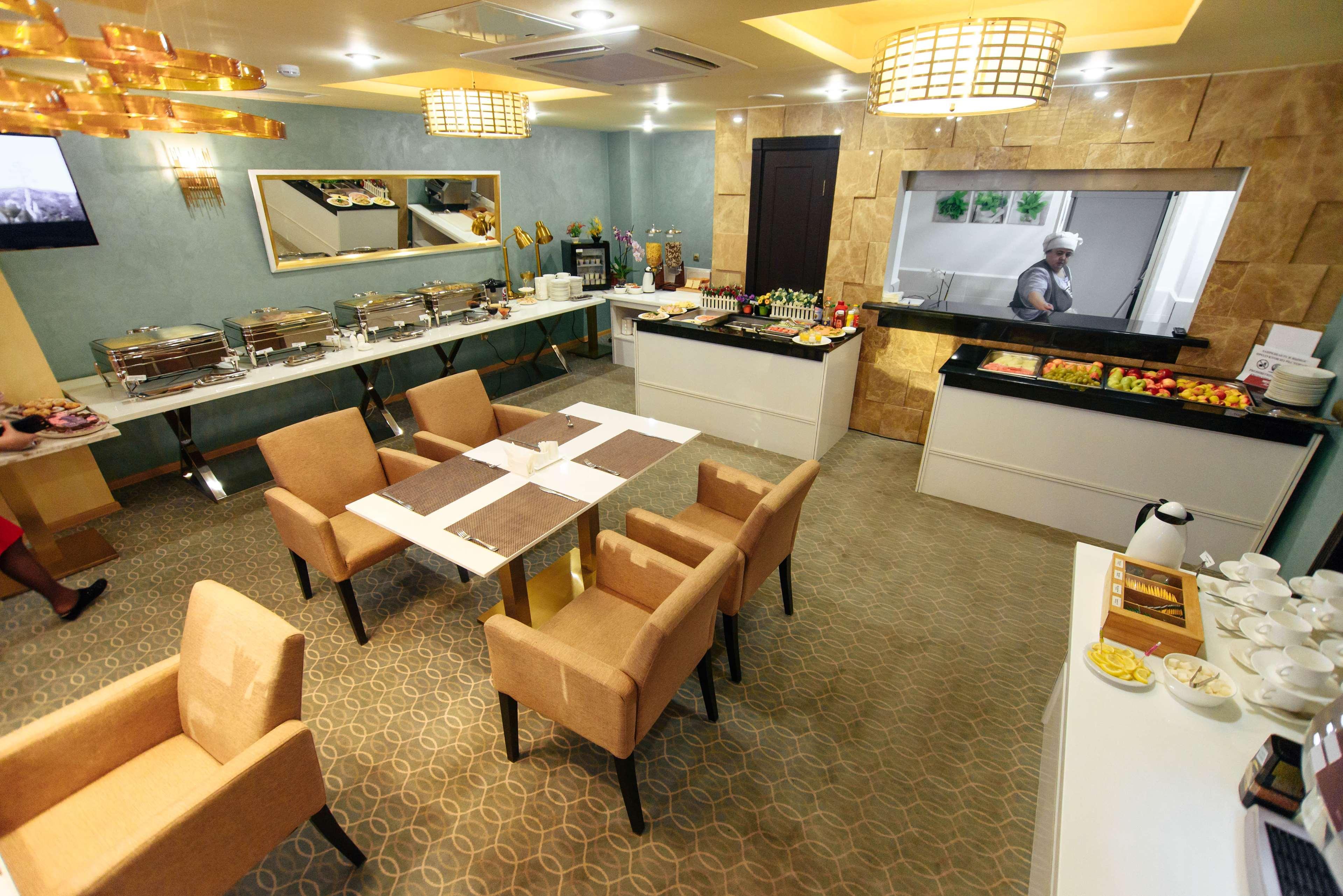 Best Western Plus Burlington Inn & Suites Экстерьер фото