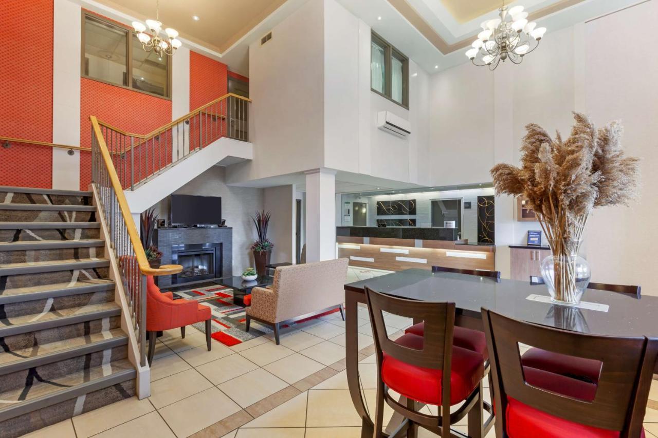 Best Western Plus Burlington Inn & Suites Экстерьер фото