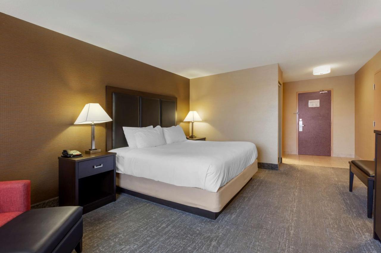 Best Western Plus Burlington Inn & Suites Экстерьер фото