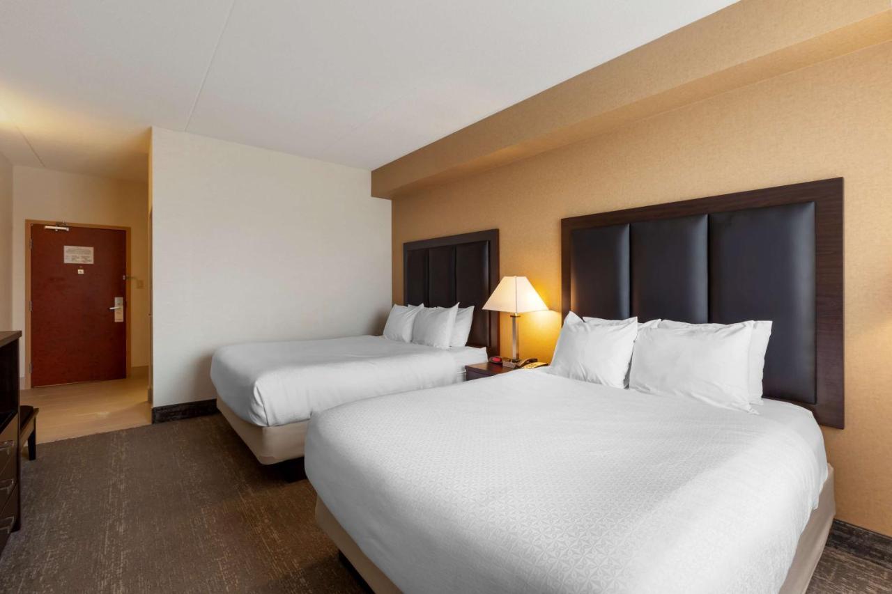 Best Western Plus Burlington Inn & Suites Экстерьер фото