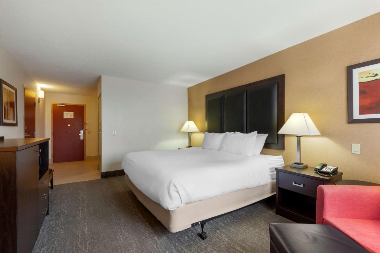 Best Western Plus Burlington Inn & Suites Экстерьер фото