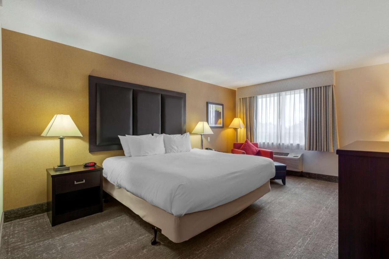 Best Western Plus Burlington Inn & Suites Экстерьер фото