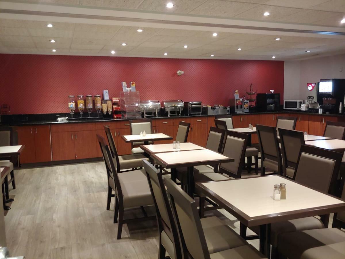 Best Western Plus Burlington Inn & Suites Экстерьер фото