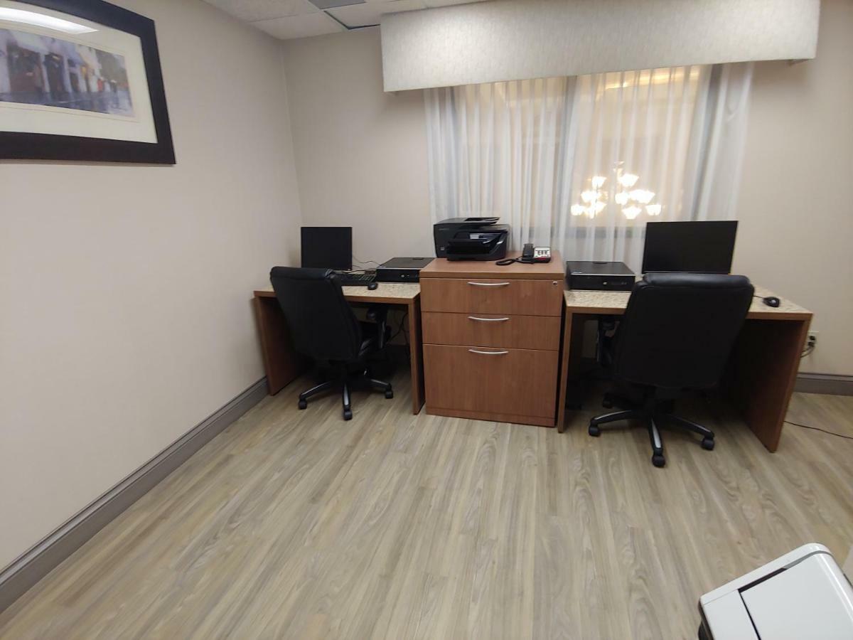 Best Western Plus Burlington Inn & Suites Экстерьер фото