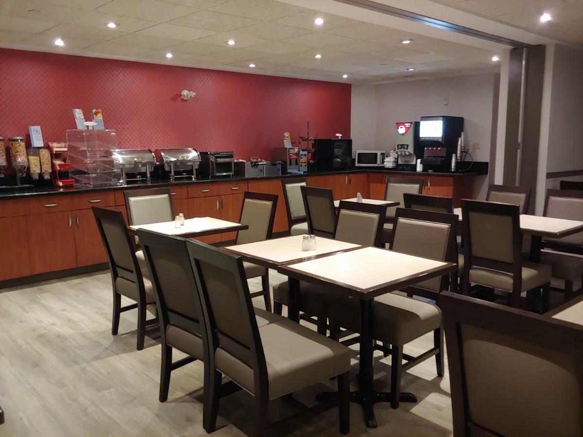 Best Western Plus Burlington Inn & Suites Экстерьер фото